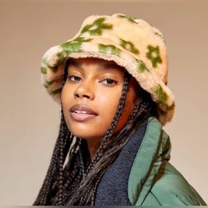 Urban Outfitters Faux Fur Bucket Hat Size OS